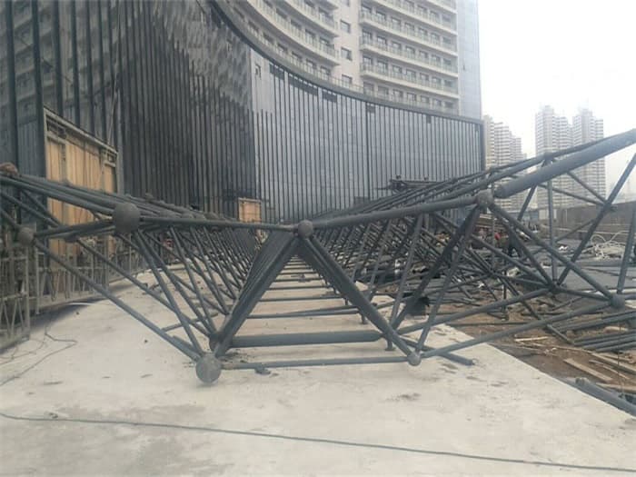 诸城万豪酒店雨棚网架